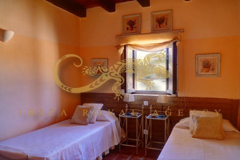 Villa for sale on Formentera, Spain 5 bedrooms, 300 sq.m. No. 30801 - photo 26