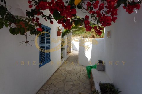 Villa for sale in San Antonio De Portmany, Ibiza, Spain 5 bedrooms, 282 sq.m. No. 30861 - photo 25