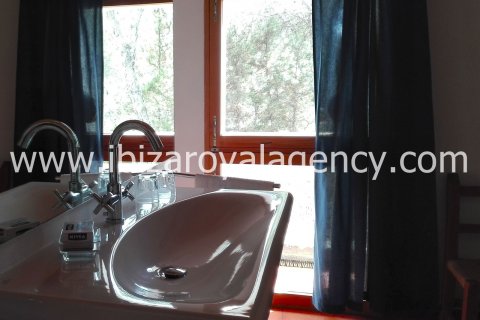 Villa for sale on Formentera, Spain 5 bedrooms, 300 sq.m. No. 30873 - photo 16