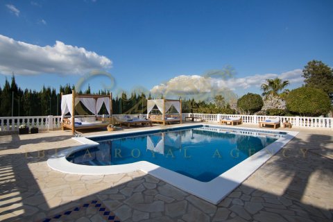 Villa for sale in San Rafael, Ibiza, Spain 5 bedrooms, 400 sq.m. No. 30832 - photo 1