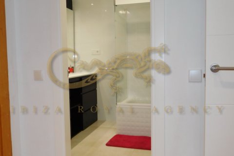 Apartment for rent in Ibiza town, Ibiza, Spain 2 bedrooms, 100 sq.m. No. 30885 - photo 21