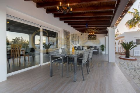 Villa for sale in San Rafael, Ibiza, Spain 5 bedrooms, 400 sq.m. No. 30832 - photo 3