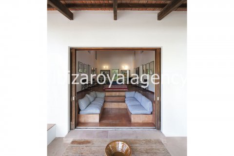 Villa for sale on Formentera, Spain 5 bedrooms, 300 sq.m. No. 30873 - photo 7