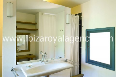 Villa for sale on Formentera, Spain 5 bedrooms, 300 sq.m. No. 30873 - photo 14
