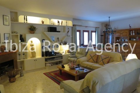 Villa for sale in San Jordi De Ses Salines, Ibiza, Spain 3 bedrooms, 200 sq.m. No. 30867 - photo 11