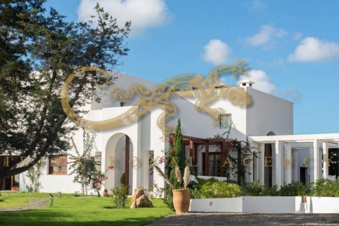 Villa for sale in Santa Eulalia Del Rio, Ibiza, Spain 7 bedrooms, 650 sq.m. No. 30812 - photo 6