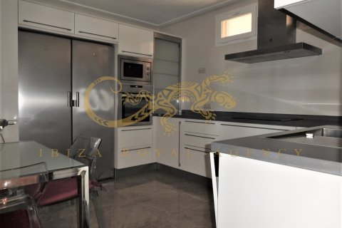 Apartment for rent in Playa d'en Bossa, Ibiza, Spain 3 bedrooms, 130 sq.m. No. 30868 - photo 6