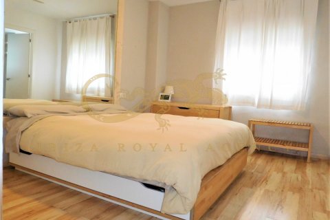 Apartment for rent in Playa d'en Bossa, Ibiza, Spain 3 bedrooms, 100 sq.m. No. 30881 - photo 11