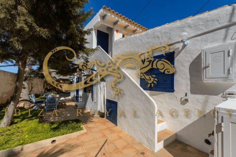 Villa for sale on Formentera, Spain 6 bedrooms, 350 sq.m. No. 30874 - photo 2