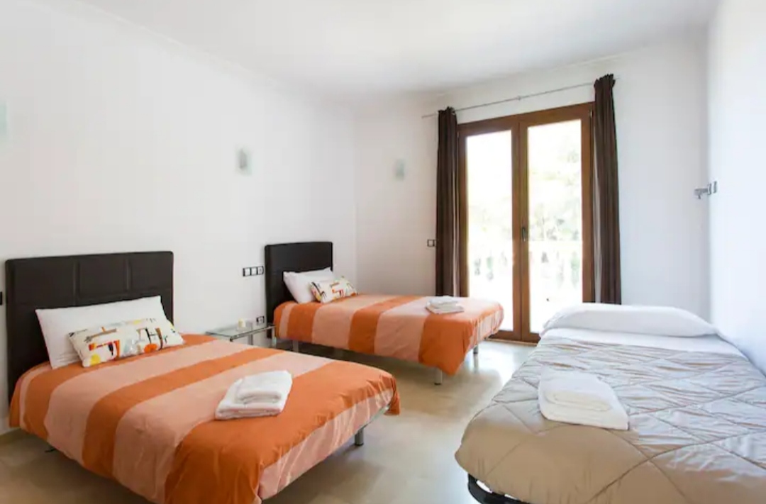 Villa in Palmanova, Mallorca, Spain 4 bedrooms, 350 sq.m. No. 31684