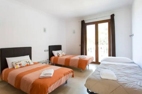 Villa for sale in Palmanova, Mallorca, Spain 4 bedrooms, 350 sq.m. No. 31684 - photo 4