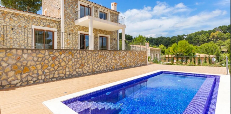 Villa in Calvia, Mallorca, Spain 4 bedrooms, 495 sq.m. No. 31669