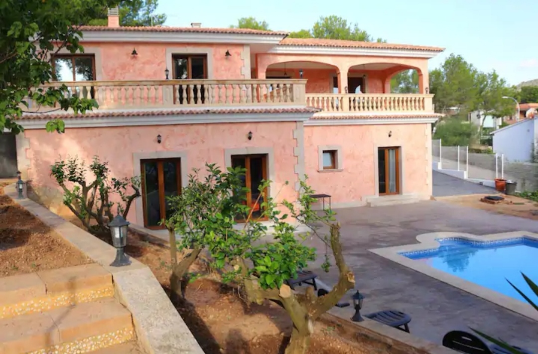 Villa in Palmanova, Mallorca, Spain 4 bedrooms, 350 sq.m. No. 31684