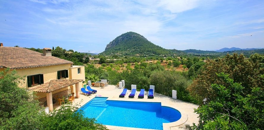 Finca in Pollenca, Mallorca, Spain 4 bedrooms, 439 sq.m. No. 33101