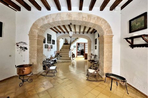 Townhouse for sale in Pollenca, Mallorca, Spain 5 bedrooms, 575 sq.m. No. 33400 - photo 1