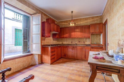 Townhouse for sale Pollenca, Mallorca, Spain 6 bedrooms, 415 sq.m. No. 33510 - photo 3