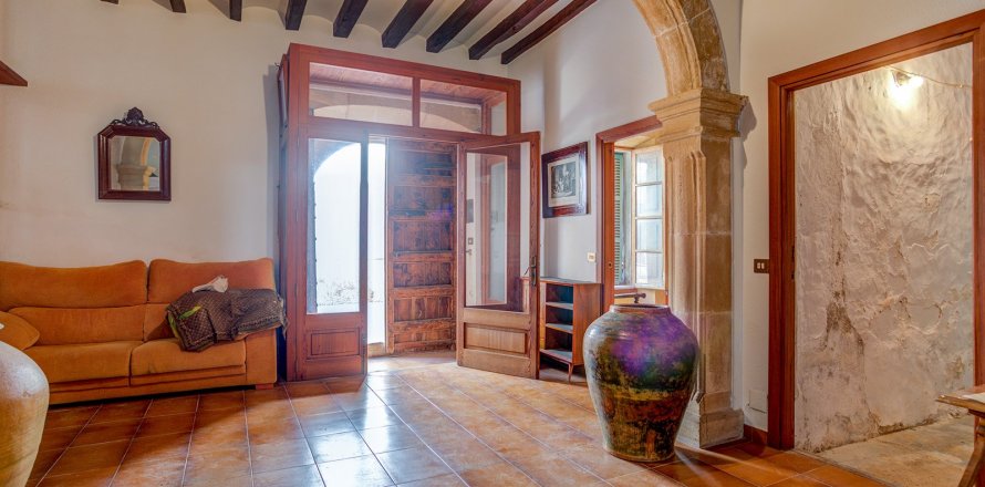 Townhouse Pollenca, Mallorca, Spain 6 bedrooms, 415 sq.m. No. 33510