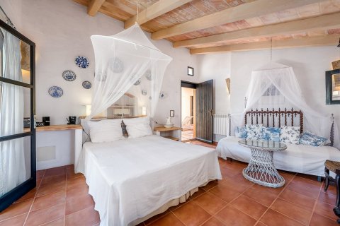 Finca for sale in L'Alqueria Blanca, Mallorca, Spain 5 bedrooms, 703 sq.m. No. 33233 - photo 18