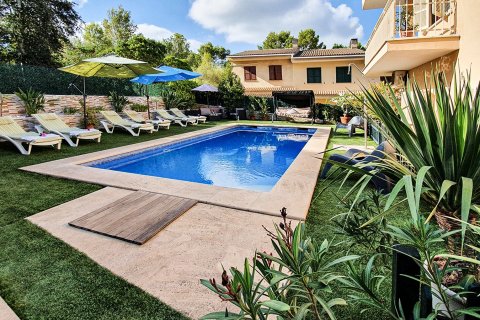 Villa for sale in Port D'alcudia, Mallorca, Spain 5 bedrooms, 270 sq.m. No. 33516 - photo 1