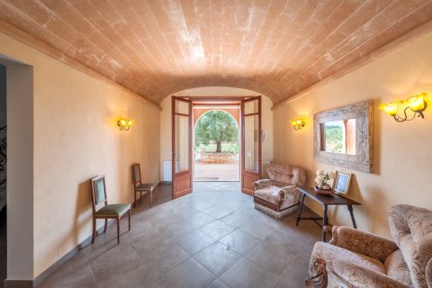 Finca for sale in Portocolom, Mallorca, Spain 6 bedrooms, 602 sq.m. No. 32445 - photo 9