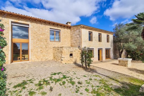 Villa for sale in Manacor, Mallorca, Spain 5 bedrooms, 456 sq.m. No. 32342 - photo 1