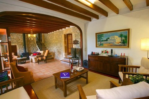 Finca for sale in Pollenca, Mallorca, Spain 4 bedrooms, 439 sq.m. No. 33101 - photo 3