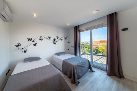 Villa for sale in Sa Torre, Mallorca, Spain 4 bedrooms, 546 sq.m. No. 32640 - photo 15