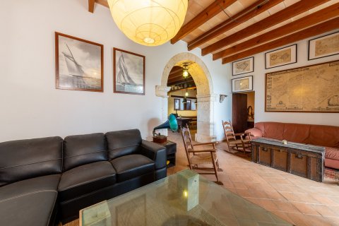 Finca for sale in Lloret De Vistalegre, Mallorca, Spain 10 bedrooms, 920 sq.m. No. 32872 - photo 2
