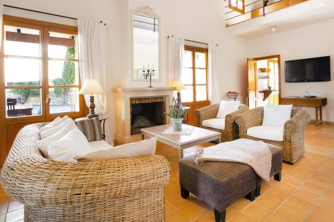 Finca for sale in Petra, Mallorca, Spain 10 bedrooms, 647 sq.m. No. 32437 - photo 2