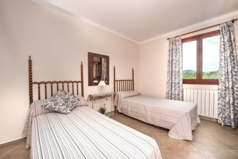 Finca for sale in Portocolom, Mallorca, Spain 6 bedrooms, 602 sq.m. No. 32445 - photo 23