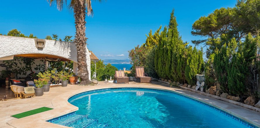 Villa in Cala Blava, Mallorca, Spain 5 bedrooms, 506 sq.m. No. 32275