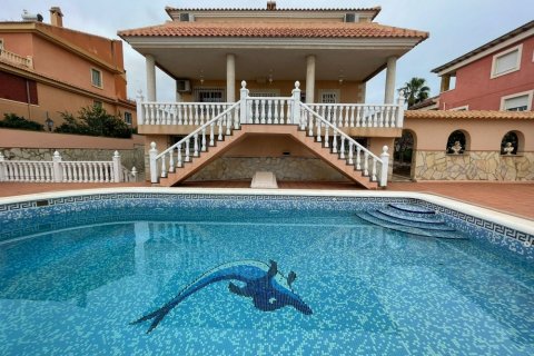 Villa for sale in Torrevieja, Alicante, Spain 4 bedrooms, 406 sq.m. No. 35589 - photo 1