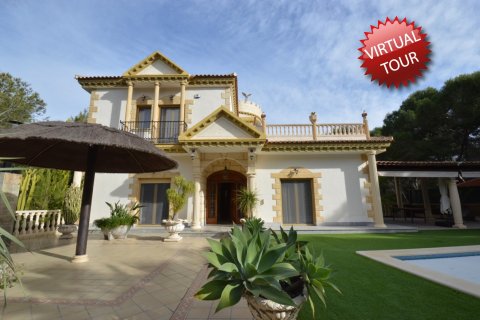 Villa for sale in Campoamor, Alicante, Spain 7 bedrooms, 575 sq.m. No. 19177 - photo 1