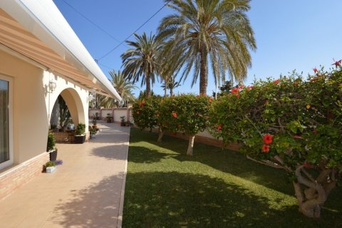 Villa for sale in Cabo Roig, Alicante, Spain 4 bedrooms, 276 sq.m. No. 35304 - photo 4