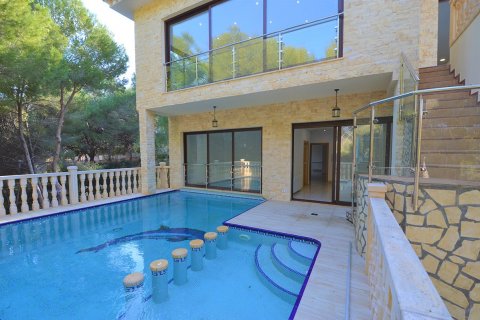 Villa for sale in Campoamor, Alicante, Spain 4 bedrooms, 340 sq.m. No. 35882 - photo 2
