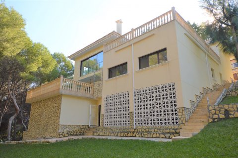 Villa for sale in Campoamor, Alicante, Spain 4 bedrooms, 340 sq.m. No. 35882 - photo 3