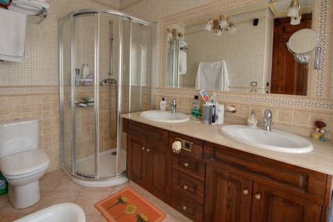 Villa for sale in La Murada, Alicante, Spain 6 bedrooms, 1500 sq.m. No. 34447 - photo 23