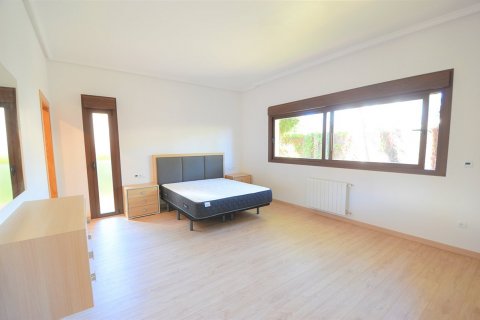 Villa for sale in Campoamor, Alicante, Spain 5 bedrooms, 297 sq.m. No. 35883 - photo 9