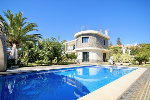 Villa for sale in La Zenia, Alicante, Spain 4 bedrooms, 260 sq.m. No. 35691 - photo 2