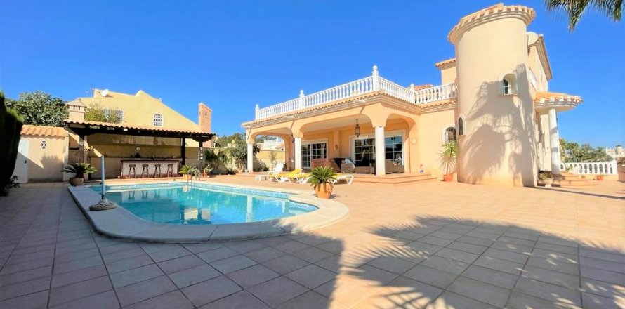Villa in Playa Flamenca II, Alicante, Spain 4 bedrooms, 163 sq.m. No. 35662