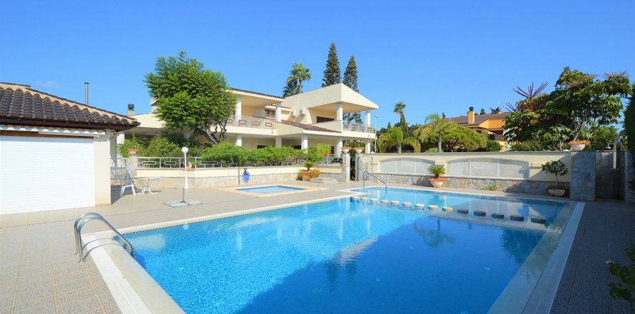 Villa La Zenia, Alicante, Spain 7 bedrooms, 694 sq.m. No. 35309