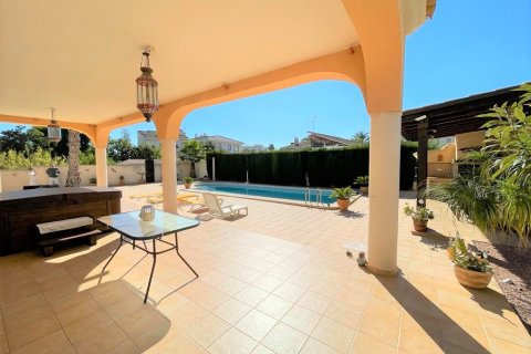 Villa for sale in Playa Flamenca II, Alicante, Spain 4 bedrooms, 163 sq.m. No. 35662 - photo 2