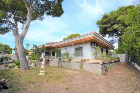 Villa for sale in Campoamor, Alicante, Spain 8 bedrooms, 321 sq.m. No. 35313 - photo 2