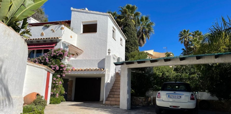 Villa in Moraira, Alicante, Spain 4 bedrooms, 358 sq.m. No. 35000