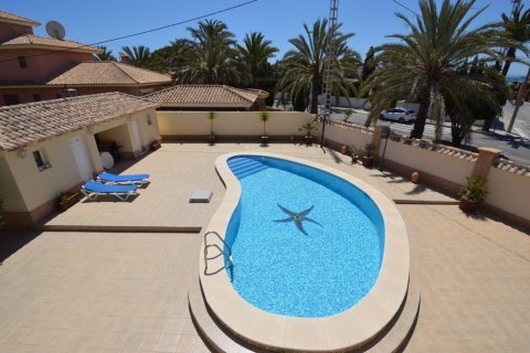 Villa for sale in Cabo Roig, Alicante, Spain 4 bedrooms, 276 sq.m. No. 35304 - photo 5