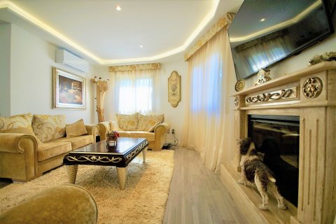 Villa for sale in La Zenia, Alicante, Spain 4 bedrooms, 260 sq.m. No. 35691 - photo 5