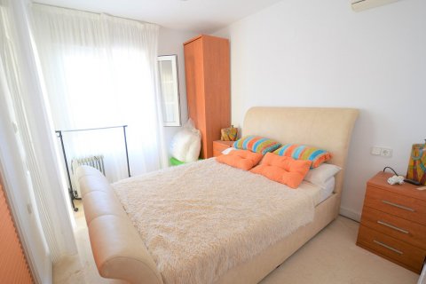 Villa for sale in Villamartin, Alicante, Spain 4 bedrooms, 170 sq.m. No. 35315 - photo 8