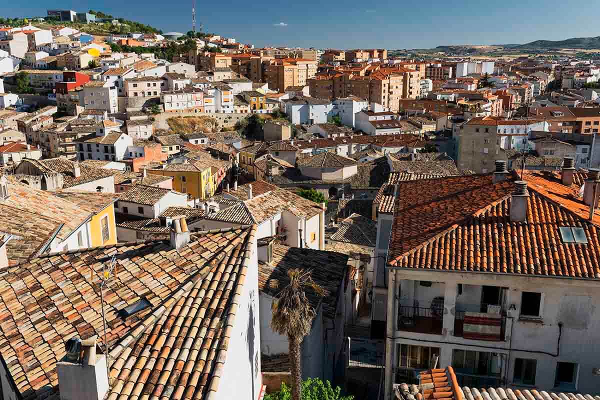 What is better: Furnished or unfurnished real estate in Spain?