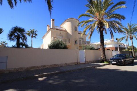 Villa for sale in Cabo Roig, Alicante, Spain 4 bedrooms, 260 sq.m. No. 36330 - photo 1