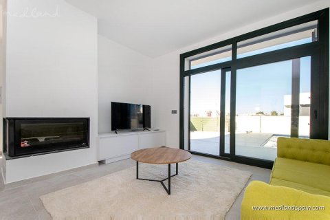 Villa for sale in Daya Nueva, Alicante, Spain 3 bedrooms, 141 sq.m. No. 9351 - photo 6
